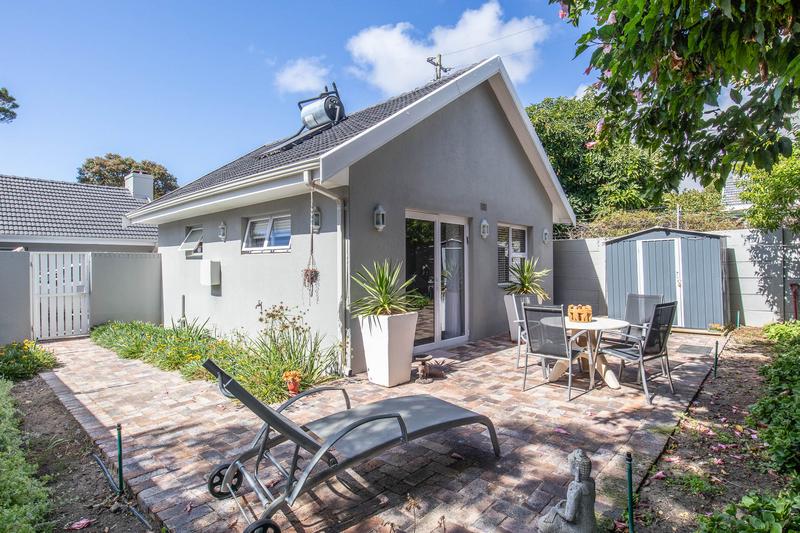 To Let 1 Bedroom Property for Rent in Meadowridge Western Cape